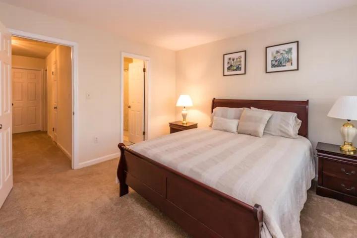 3 Bedroom Townhouse 8 Miles to Washington DC - Ferienwohnung