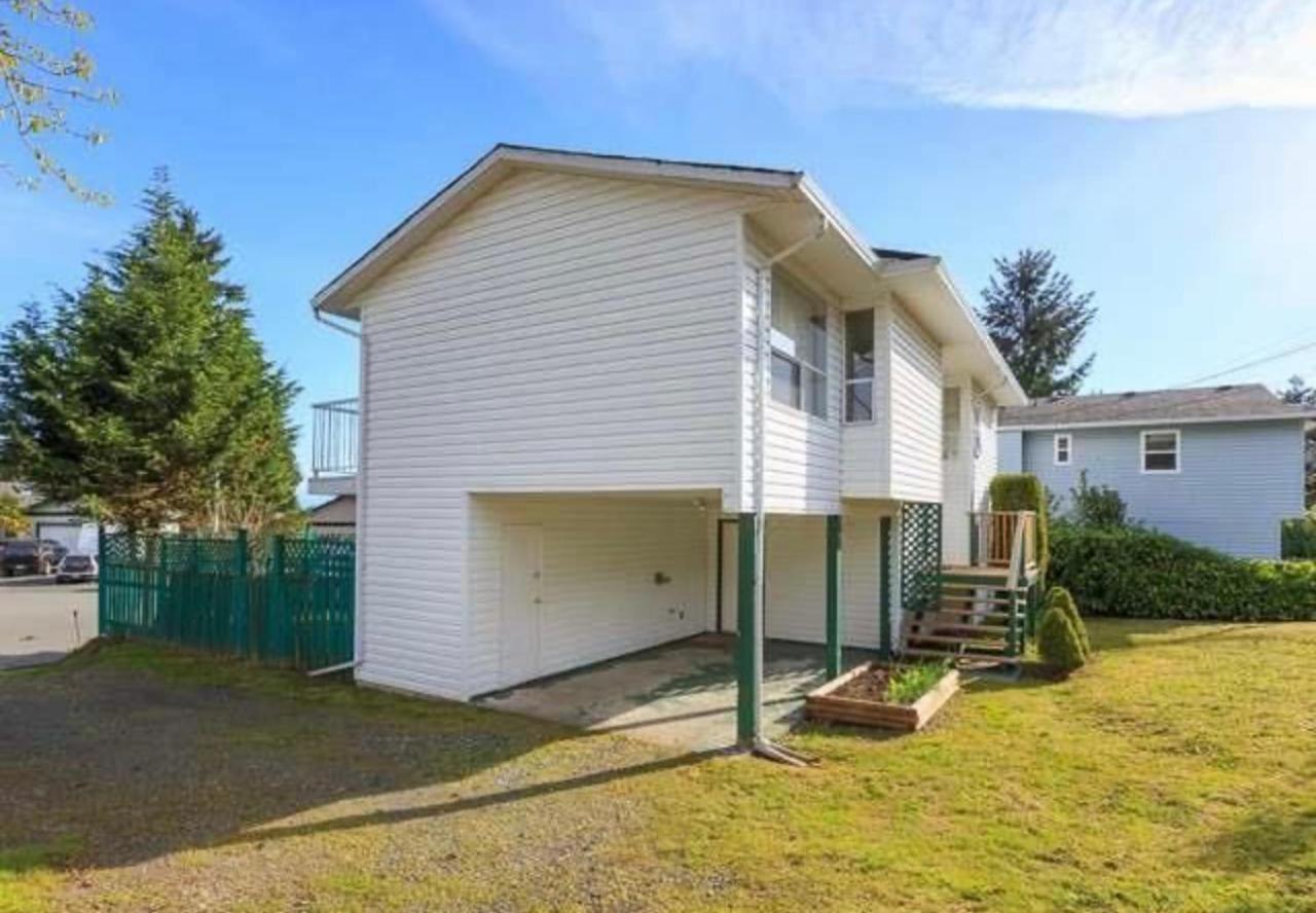Entire home minutes from 3 lakes and a river! - B&B