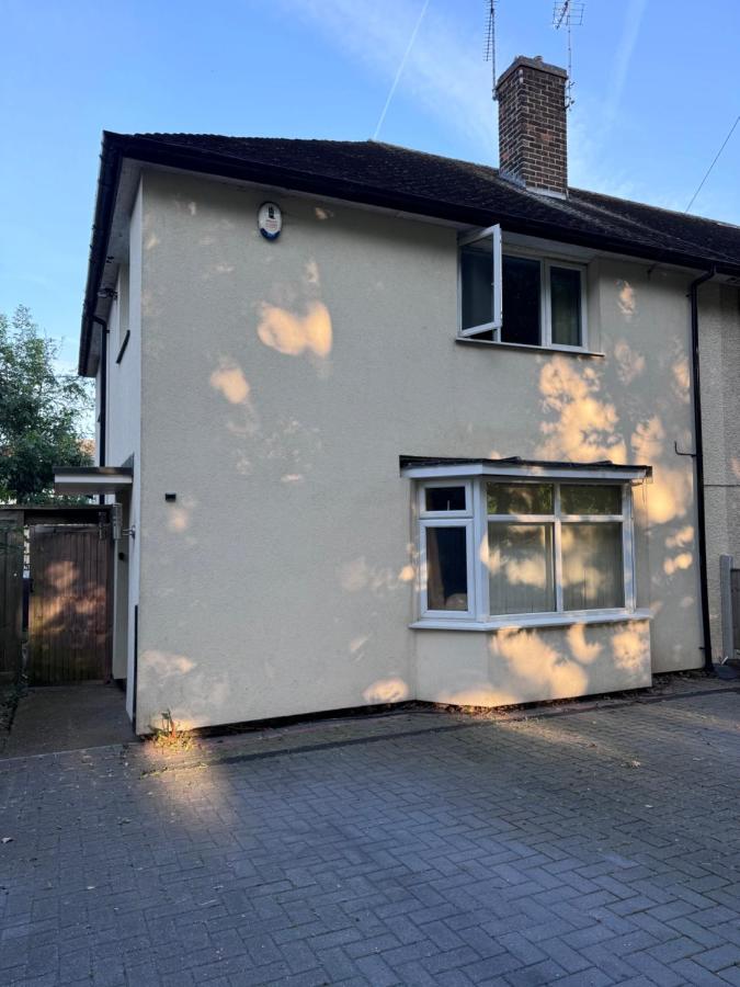 3 Bed private house Free parking - B&B