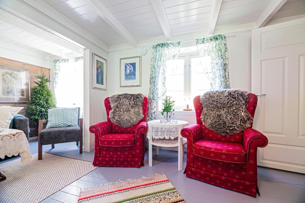 Arctic Waves Cottage, Haukland - B&B