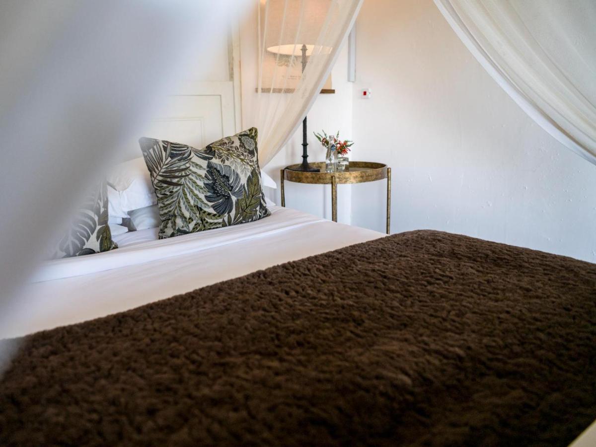 Honeymoon Suite