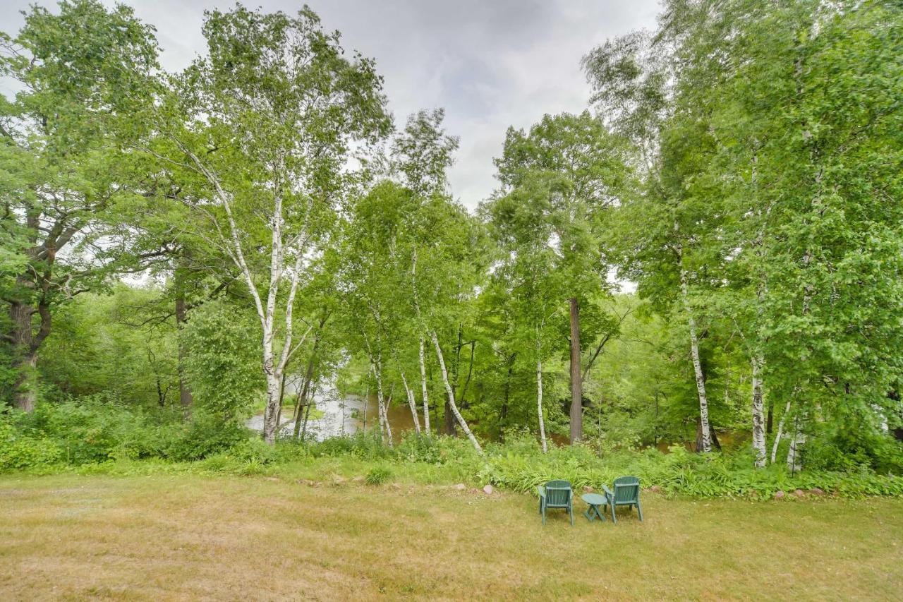 Riverfront Bliss in Rice Lake Deck, Grill and Hike! - B&B