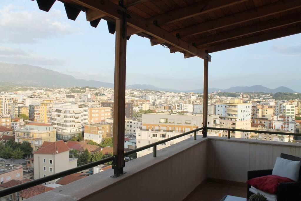 Cosy Rooftop Central Apartment at Pazari i Ri - Bed and Breakfast Tirana