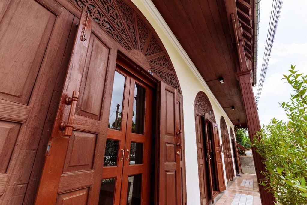 ROSE - Fong Lee CC Lampang Walking Street - B&B Lampang