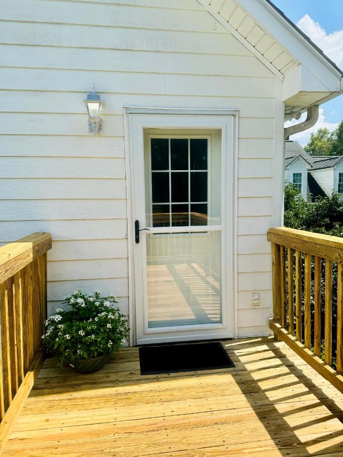 Countryside Carriage House with Pool - B&B