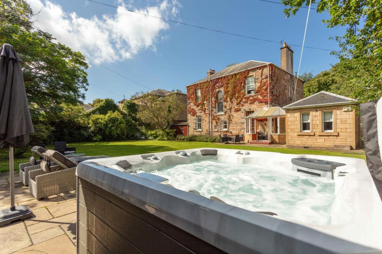 Burnock Lodge with Hot Tub - Chambres d’hôtes