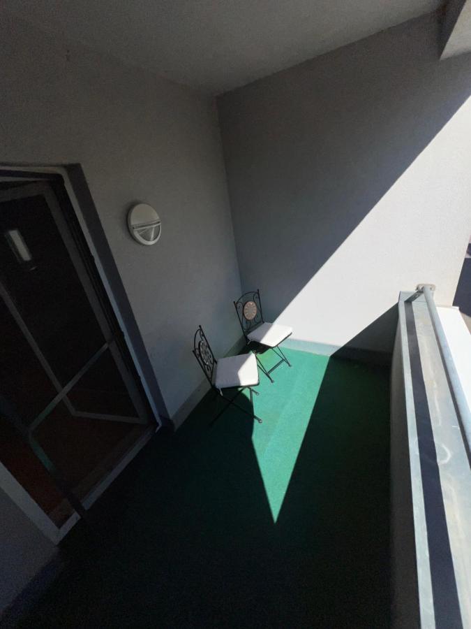 Apartamento de 2 dormitorios con balcón y terraza