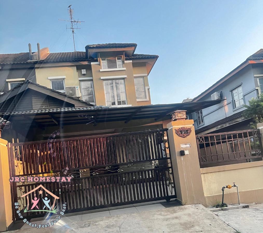 JRC Homestay-S3514 Setia Indah - B&B