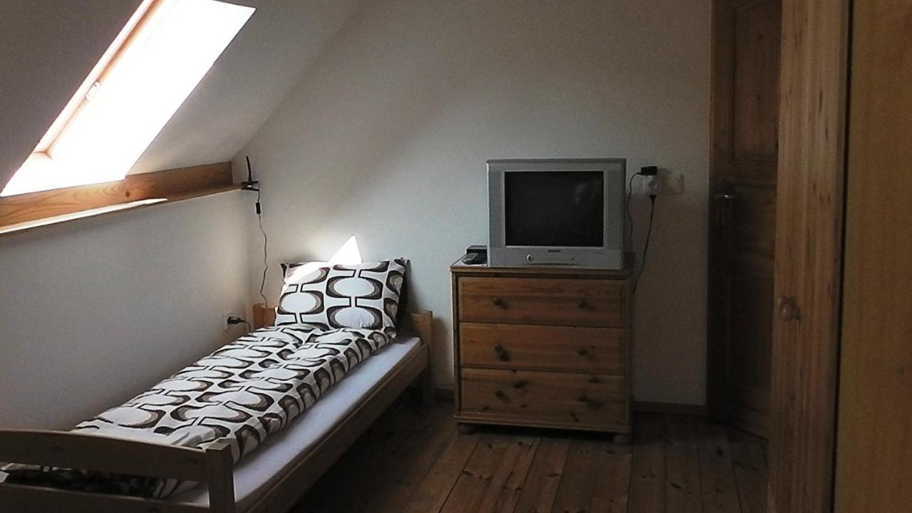 Dreibettzimmer mit eigenem externen Bad - Zimmer 2