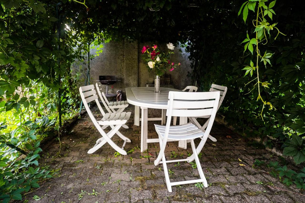 Maison calme très proche centre-ville - B&B Besanzón