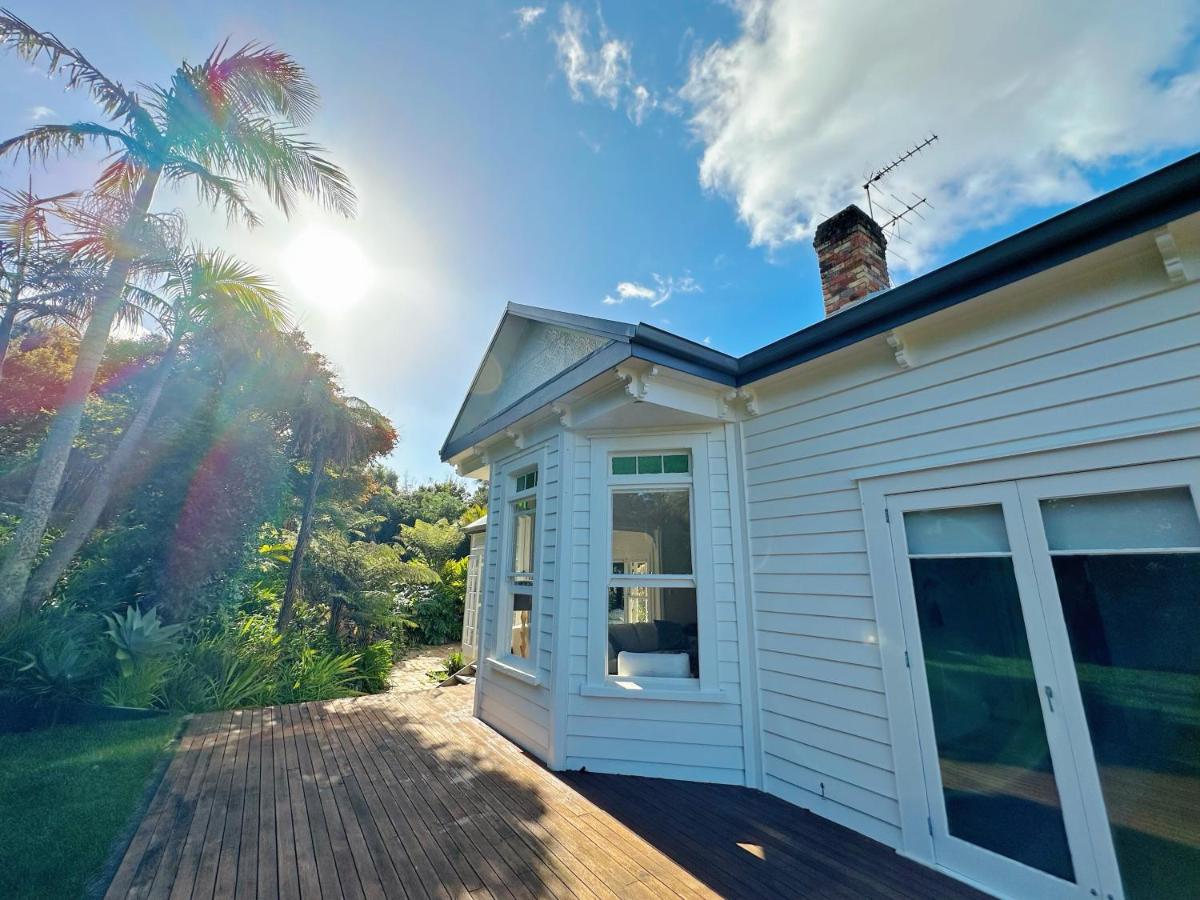 The Ultimate Escape - Holiday Villa Private POOL - B&B Auckland