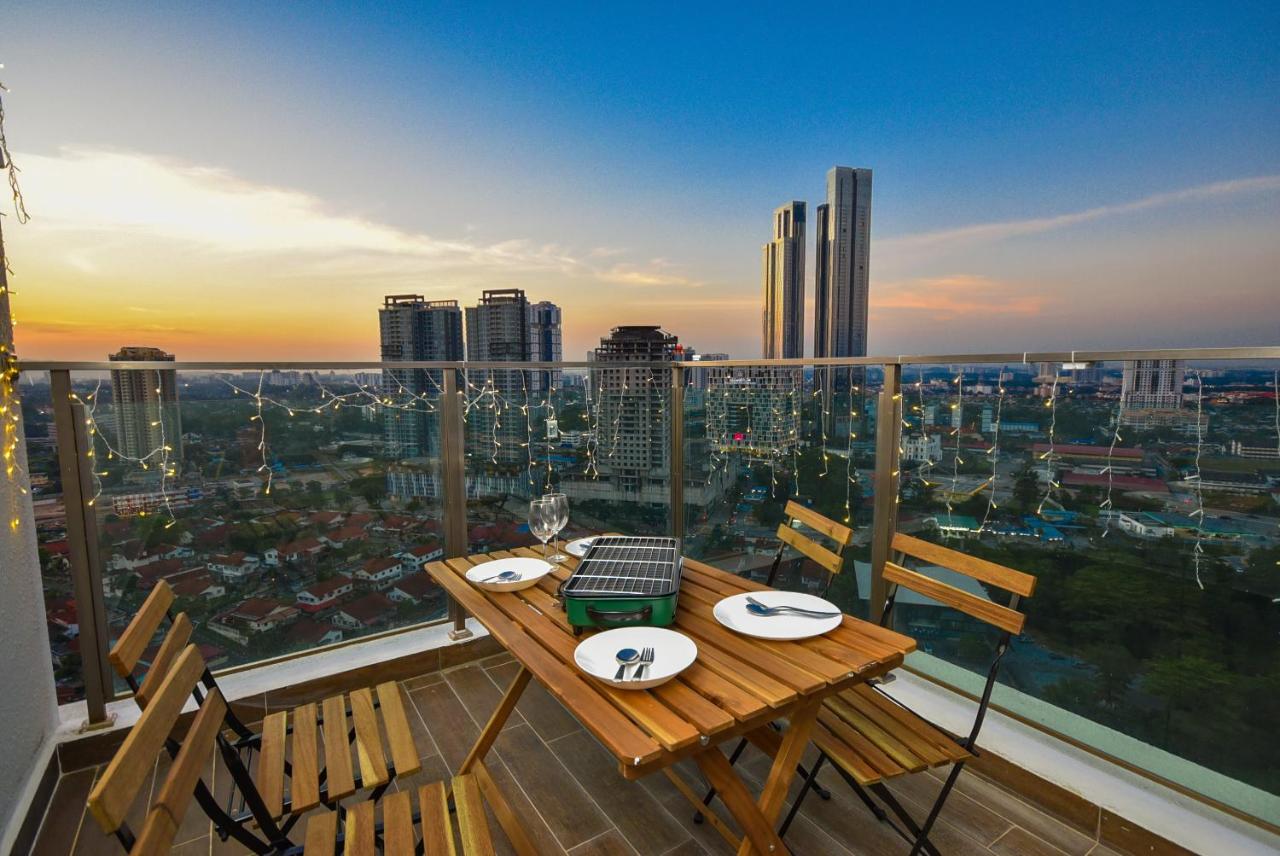 Two-Bedroom Deluxe Apartment with Balcony