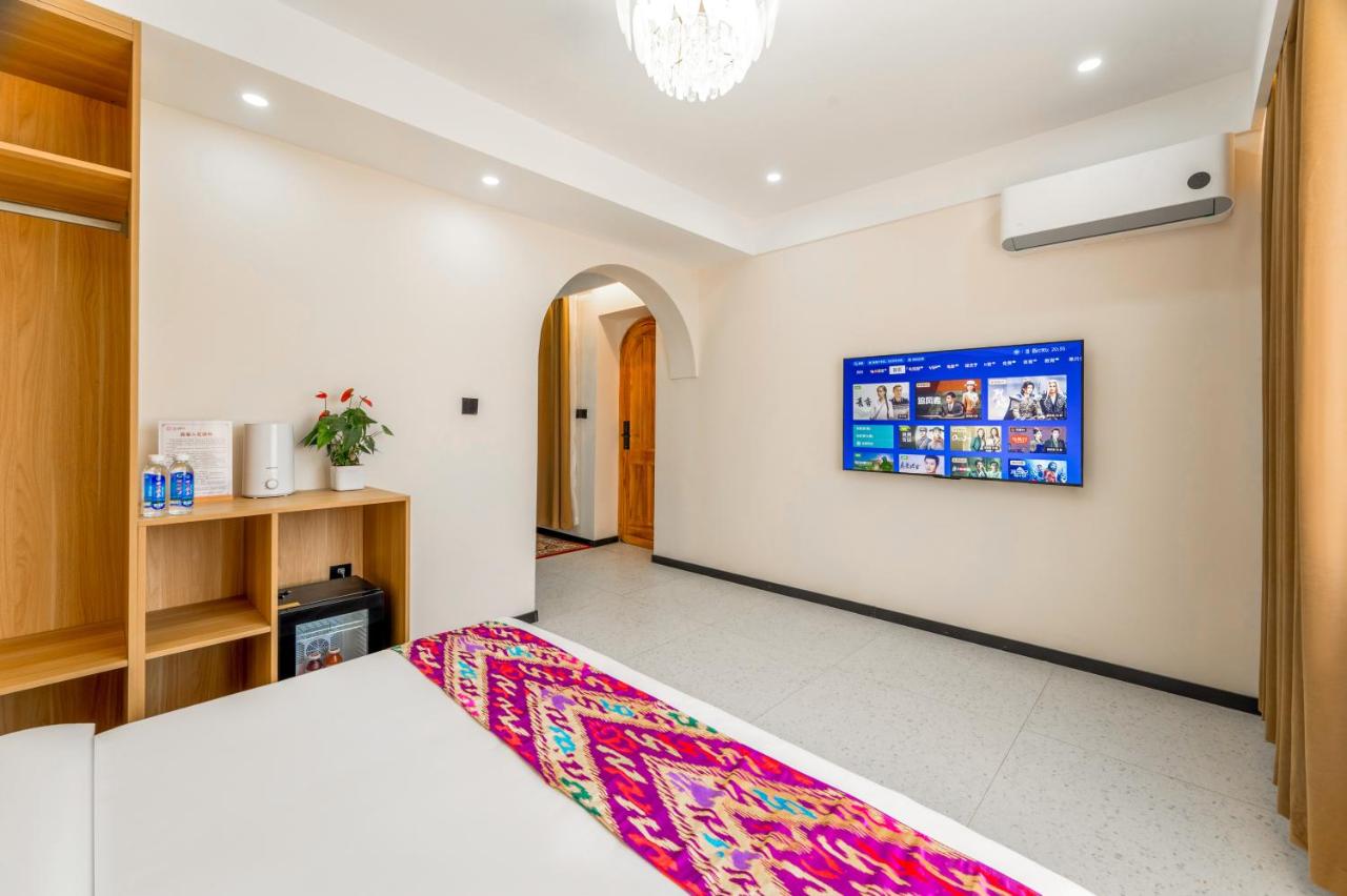 Deluxe Queen Suite
