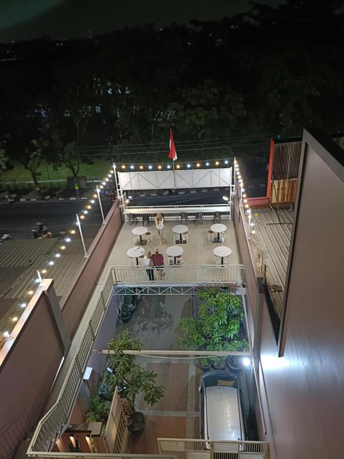 Karana Guesthouse Syariah Bandung & Luang Cafe - Bed and Breakfast Bandung