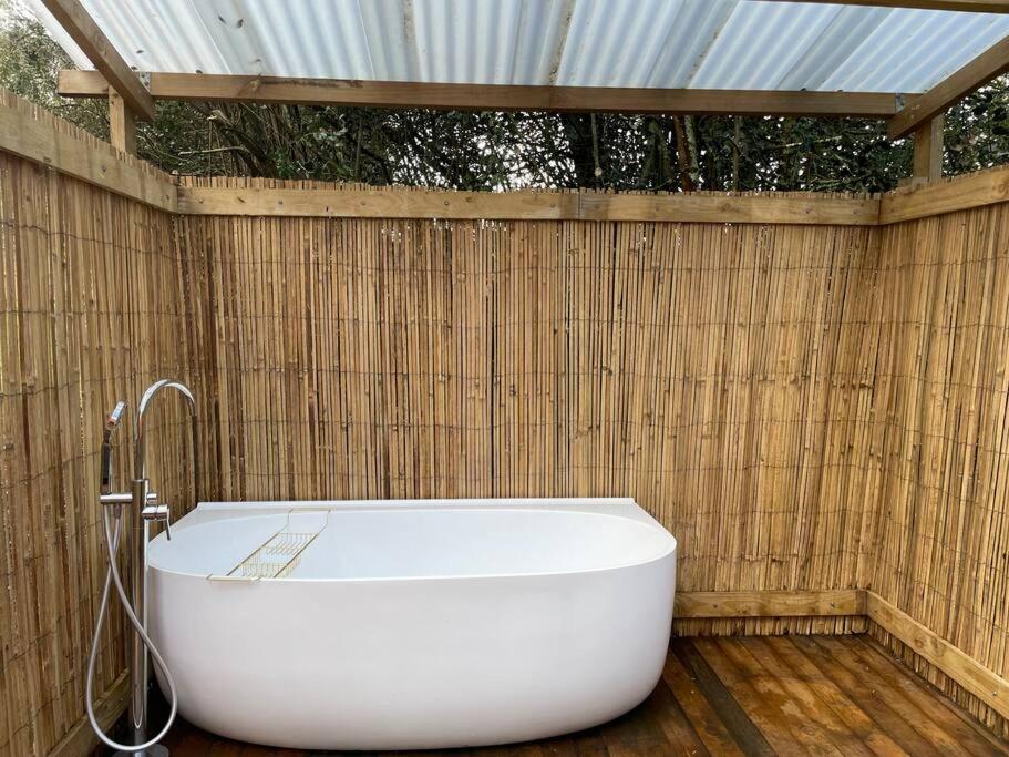 Hobbits Habitat Outdoor Bath Unique Stay - B&B