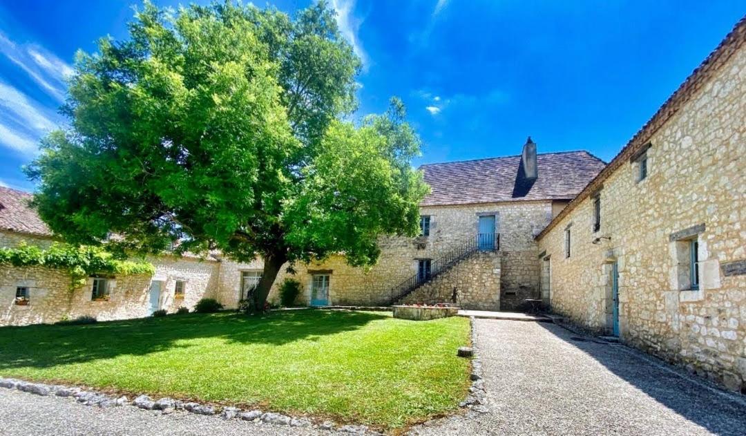 Chambre d'hôte "La Pierre" Domaine de Fonpeyroune - Bed and Breakfast