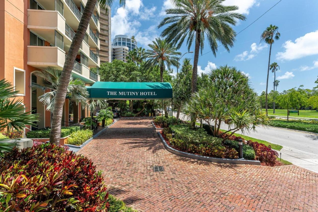 The Palms Coconut Grove 1 bedroom condo includes parking - Chambres d’hôtes Miami