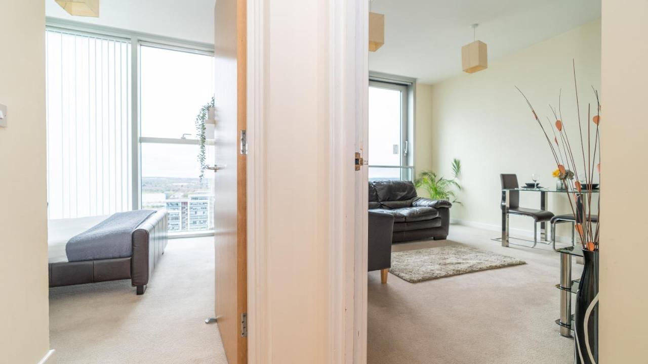 Cotels at The HUB Serviced Apartments, Superfast Broadband, Central Location, Free Parking - B&B