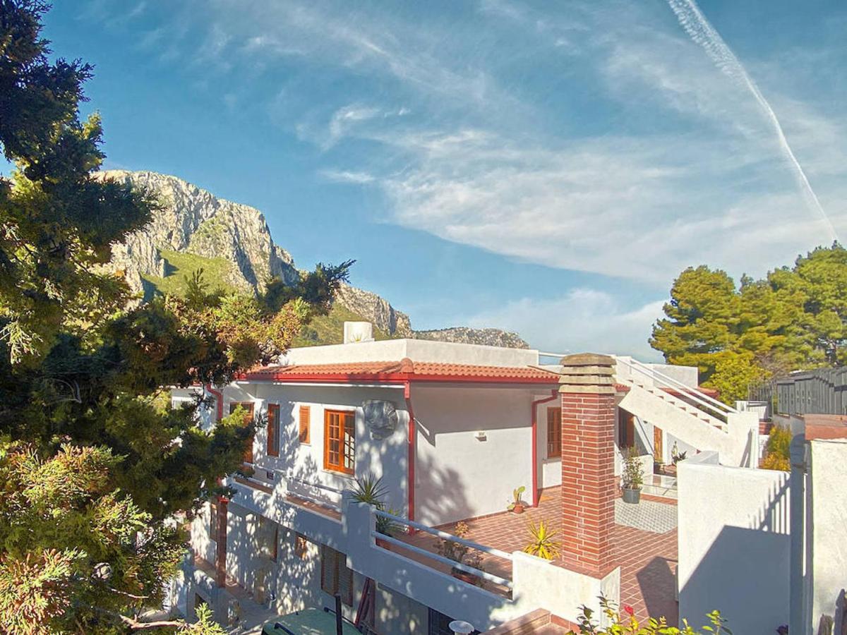 Solemar Sicilia - Villa dei due Golfi - B&B Santa Flavia