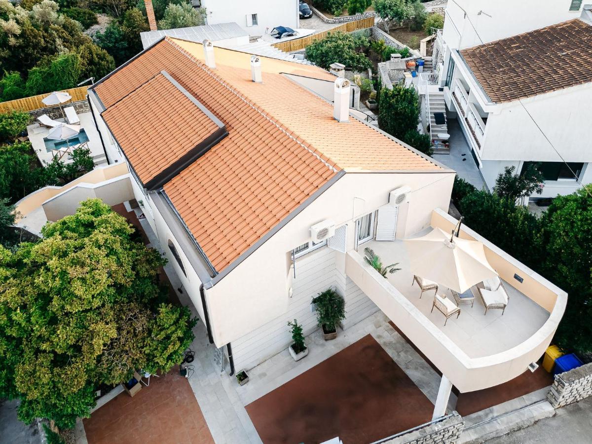 Luxurious Villa Ksenia with Pool Murter - B&B