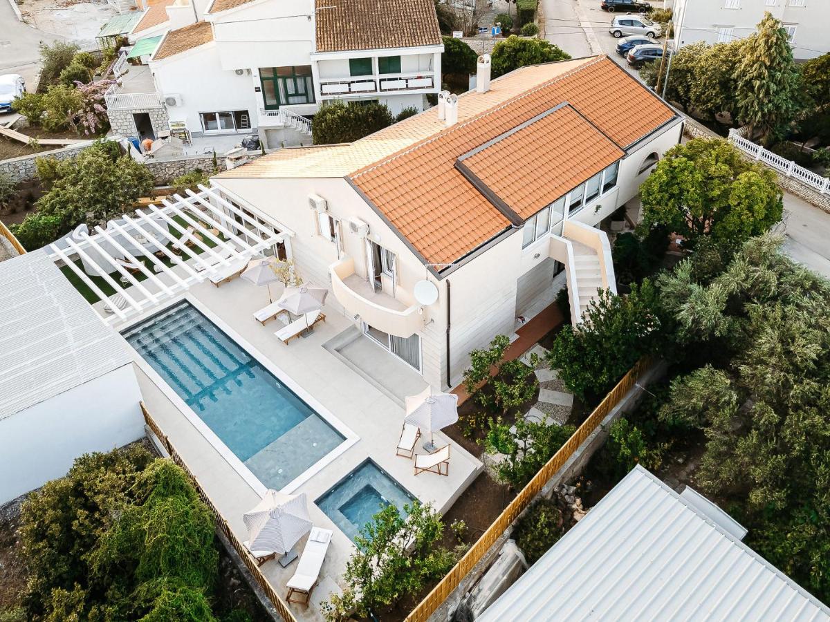 Luxurious Villa Ksenia with Pool Murter - B&B