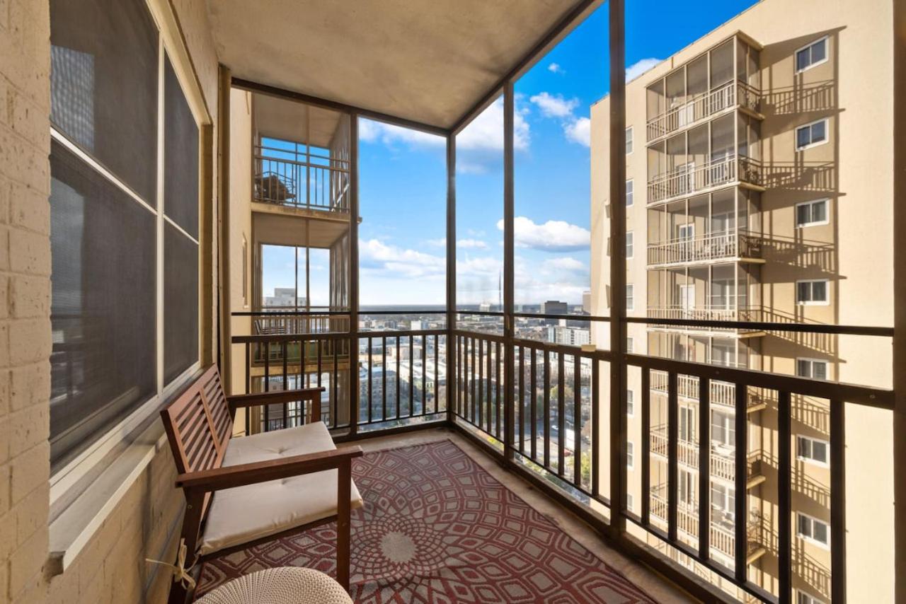 High-Quality Downtown Living - Skyline View - B&B Atlanta