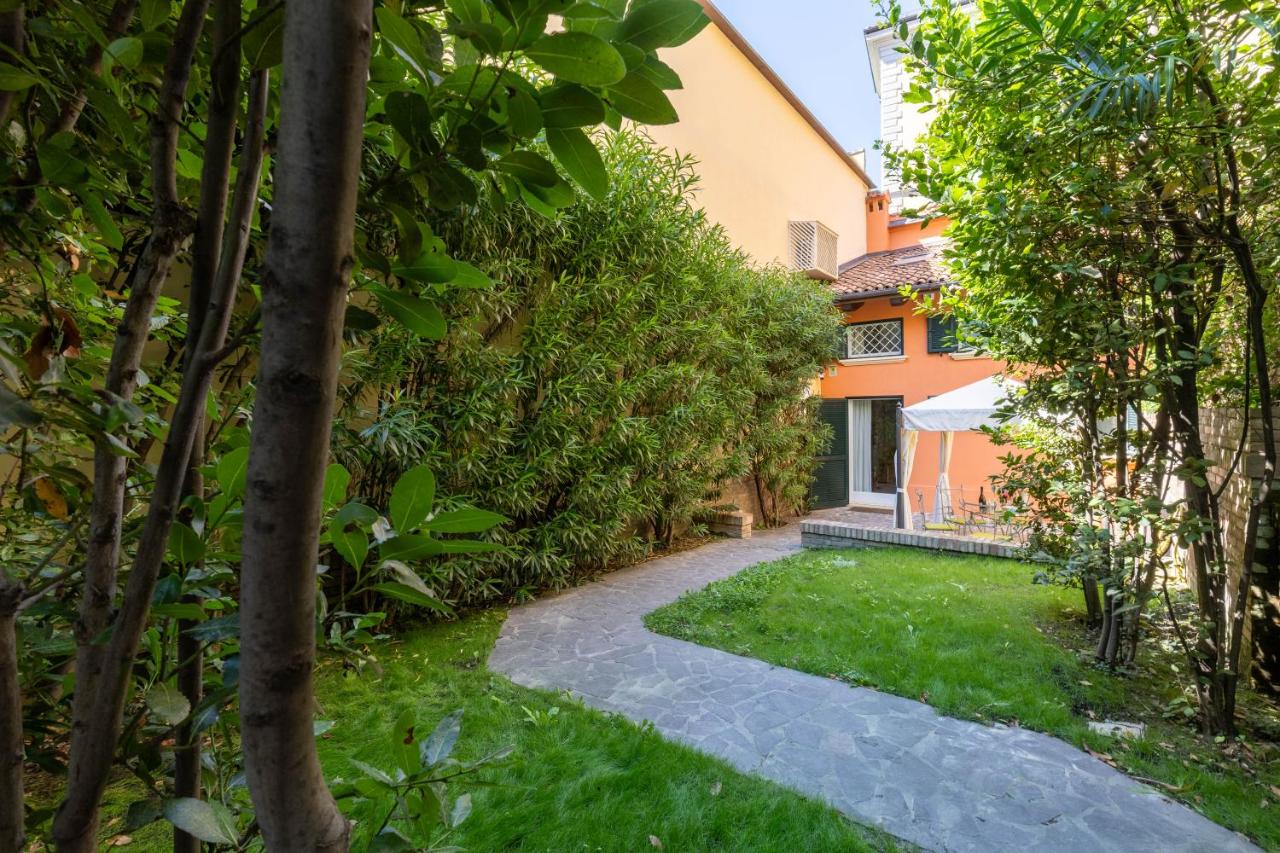 BolognaRoomscom - Isaia Garden Private Garden Spa Bath - B&B Bologna