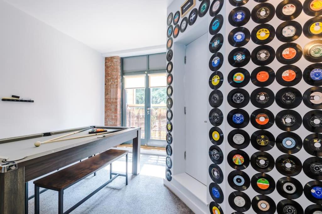 Stylish Apartment, Pool Table, Sleep 6, Central Location - B&B