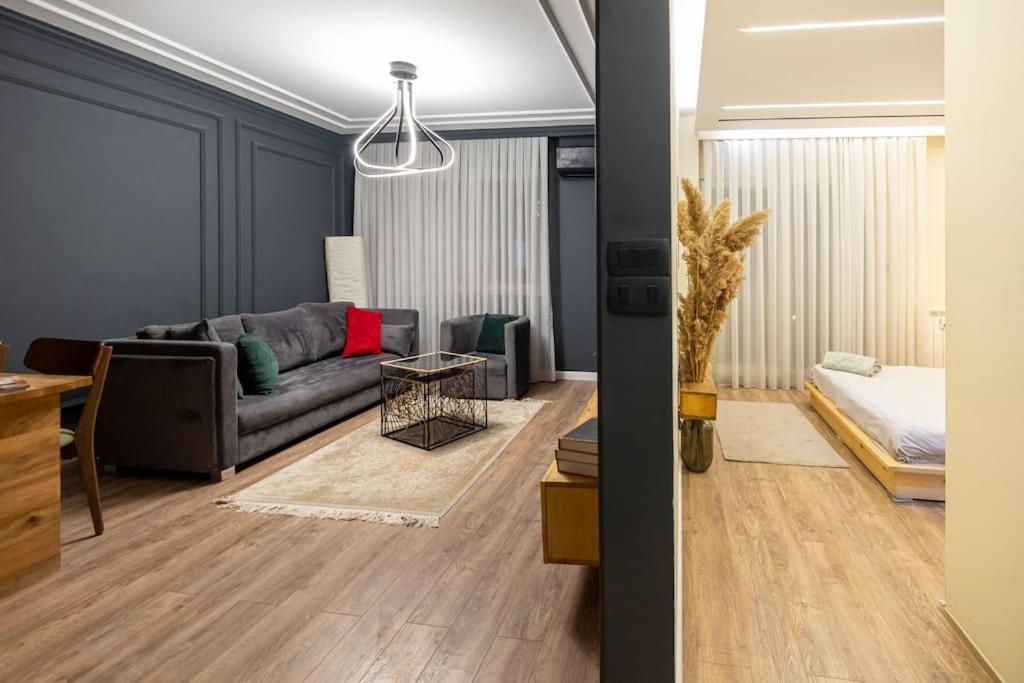 Black Marble Apartment - Bed and Breakfast