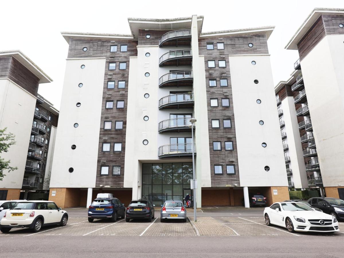 Catrine, Fantastic location, Great for contractors & workers, free private parking - Bed and Breakfast Cardiff