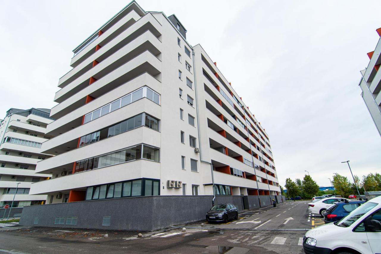 Flexible SelfCheckIns 105 - Zagreb - Parking - Loggia - B&B Zagreb