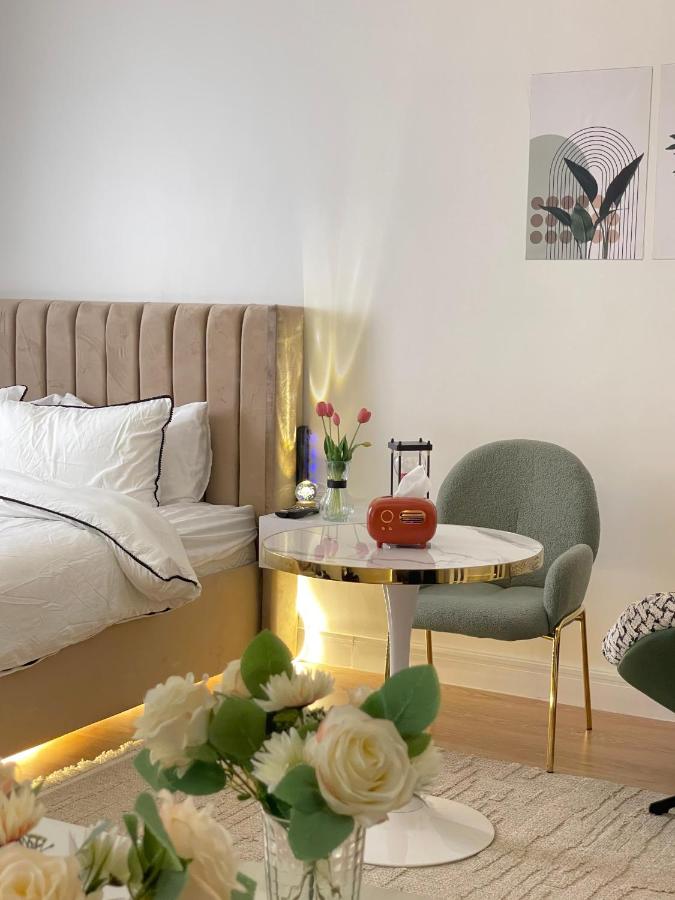 استوديو هادى وجميل بسرير وجلسة بالقرب من البوليفارد - Bed and Breakfast