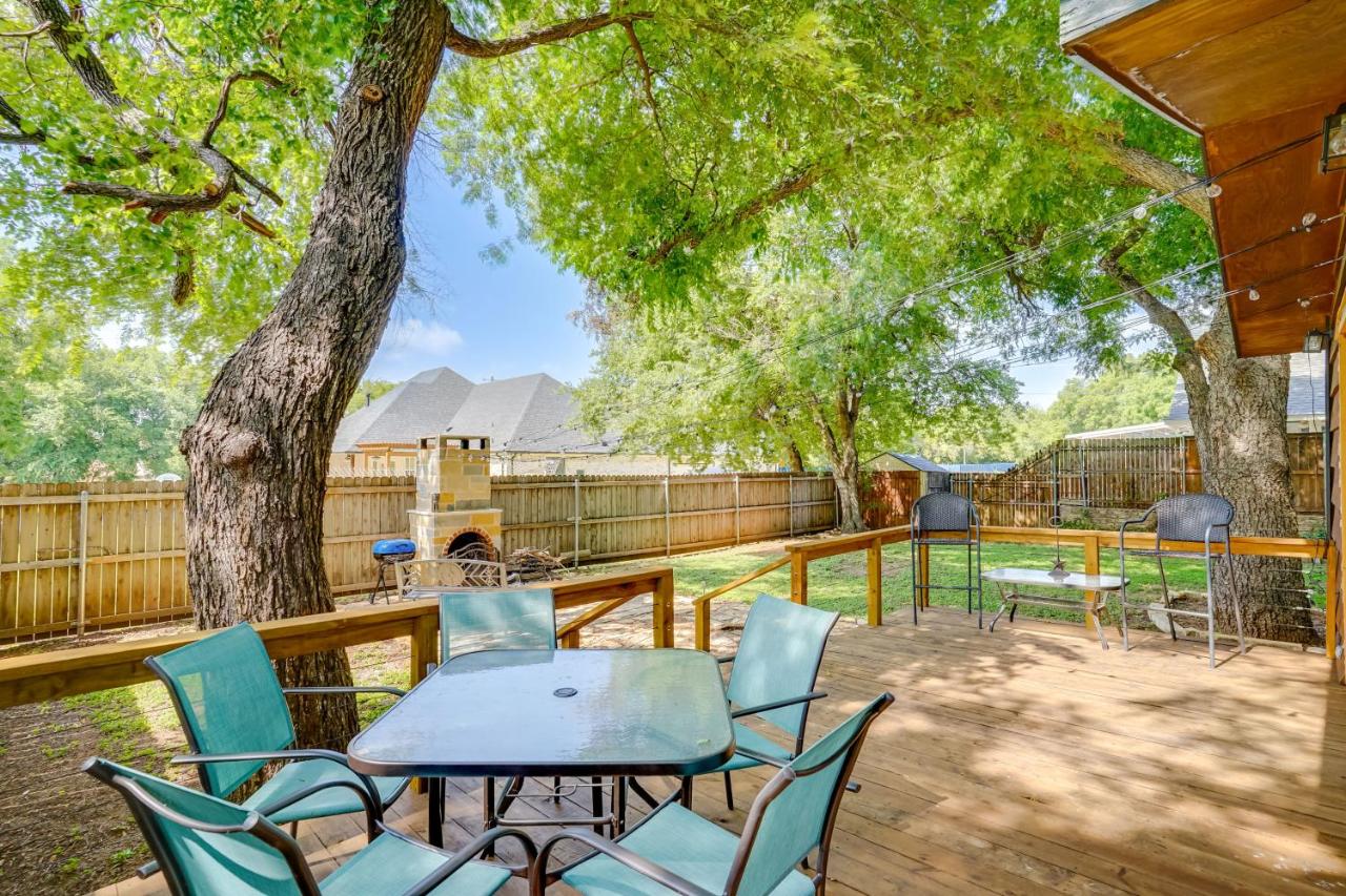 Pet-Friendly Granbury Home with Yard, Near Downtown! - B&B