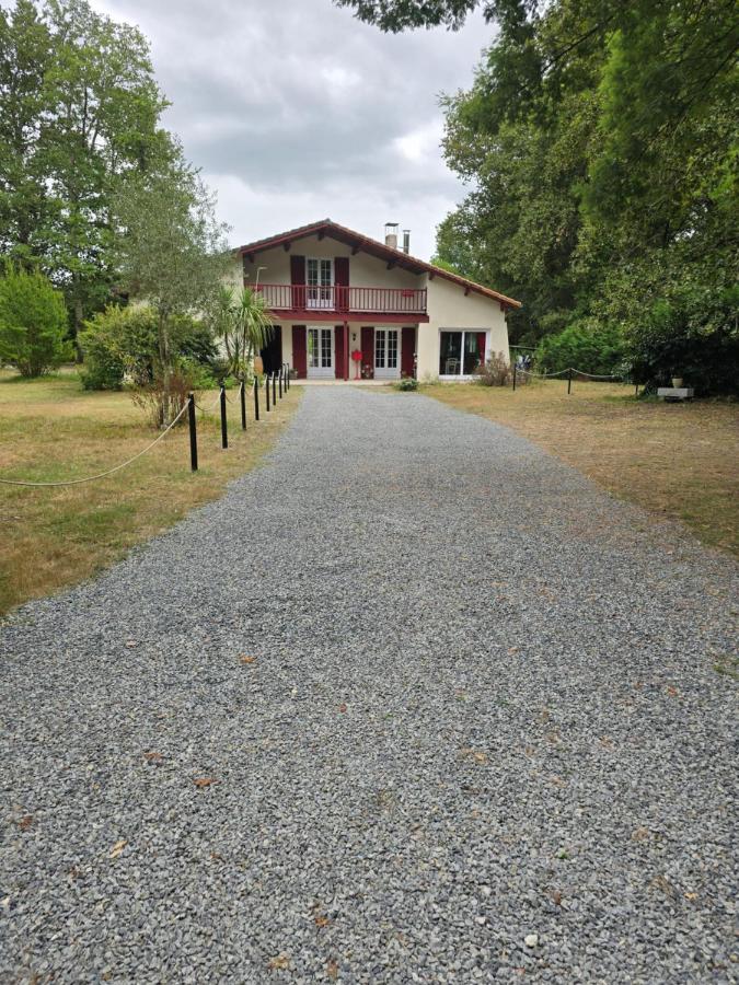 maison au calme avec piscine - Bed and Breakfast