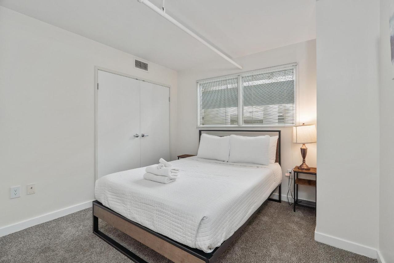 1BR CozySuites with Direct Skybridge Access #5 - B&B