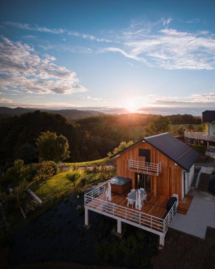 Cottage Retreat with Hot Tub & Sauna - B&B