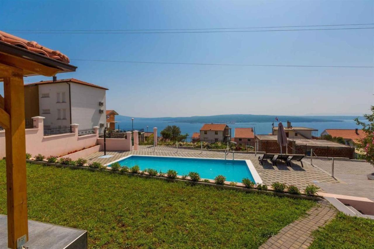 Villa with pool, large garden and beautiful sea view by TRAVELER tourist agency Krk - ID 2210 - Chambres d'hôtes Crikvenica