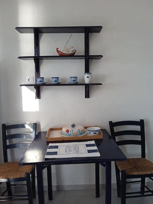 Cozy Beachfront Escape in Lilikas - B&B