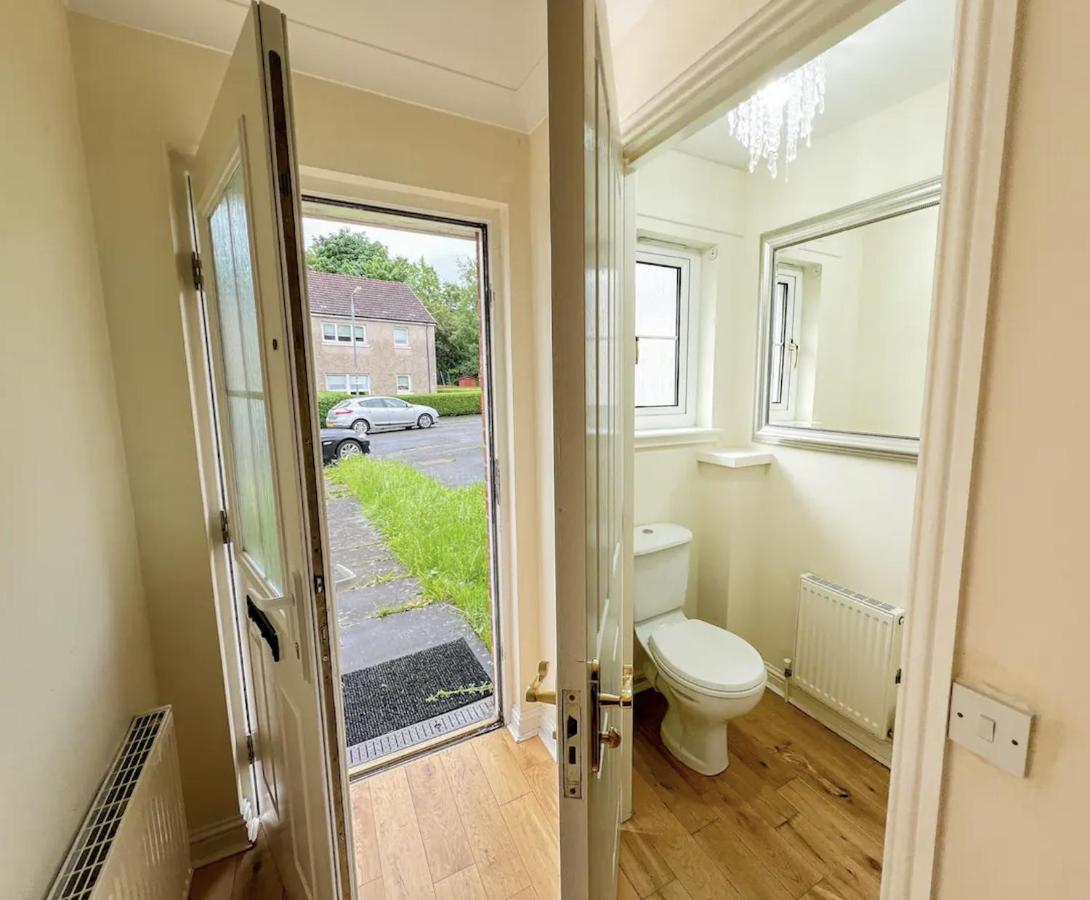 Glasgow Central - Entire house - Free Parking , Free super fast Wifi , Private garden & Parking security - Ferienwohnung