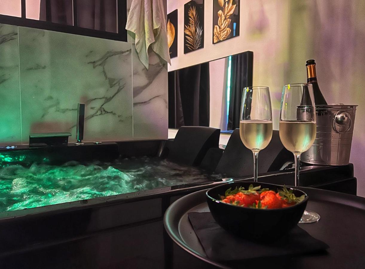 Amour Sauvage-Love Room****, Centre-Historique - B&B Avignone