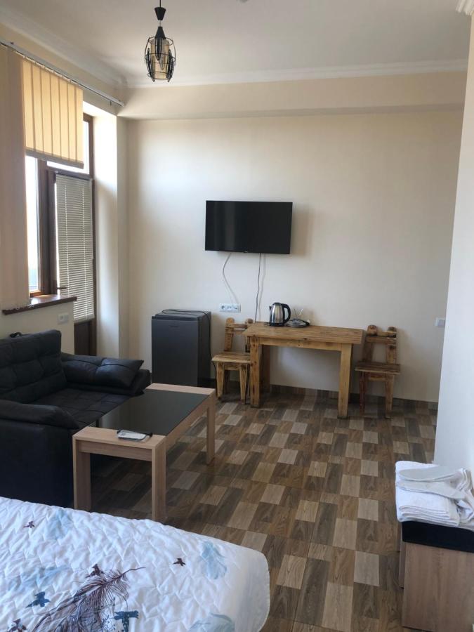 Deluxe Double Room (2 Adults + 1 Child)