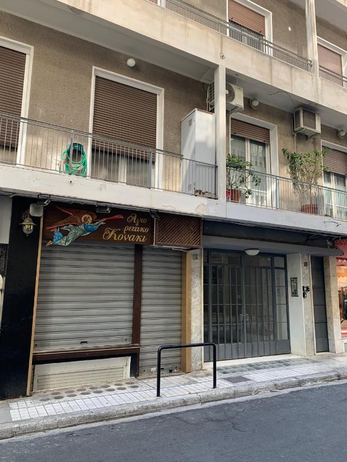 TINY STUDIOS Under the Akropolis -1- - B&B