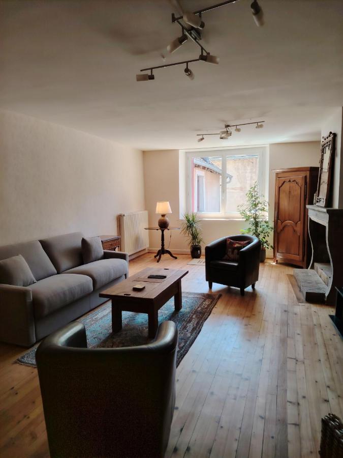 Belle maison spacieuse près d'Arbois - Bed and Breakfast Mesnay