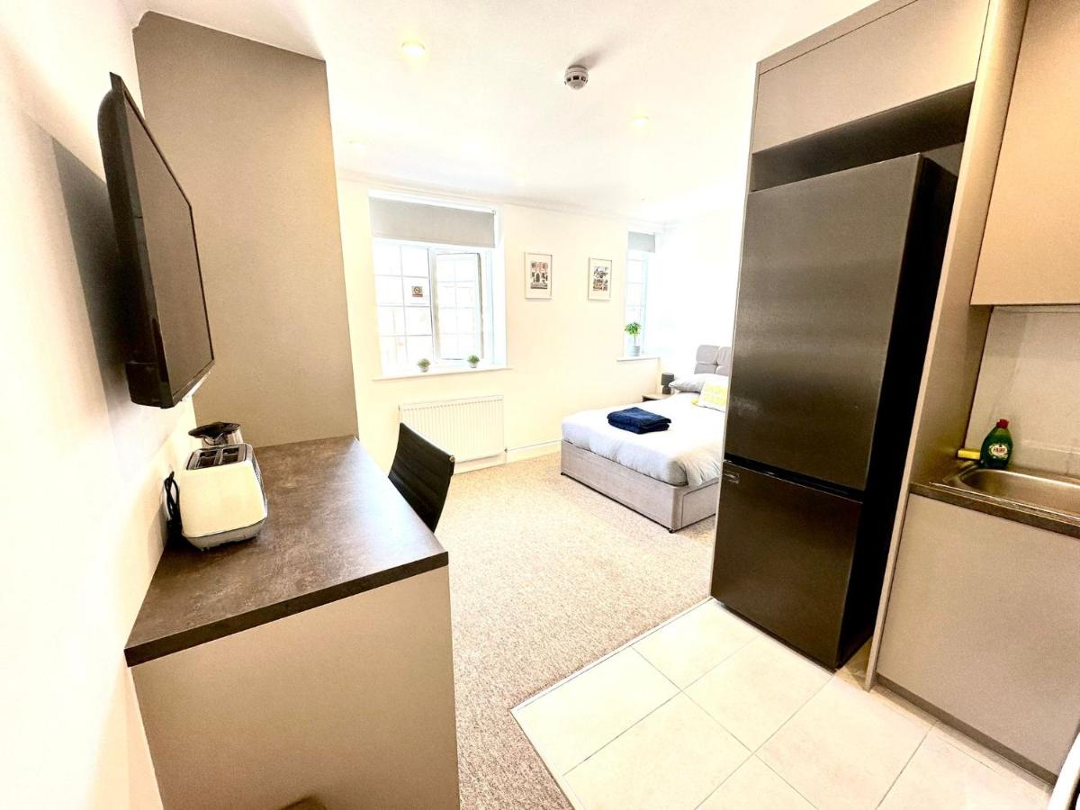Spectacular Modern, Private Apartment,15 Mins To Central London - B&B