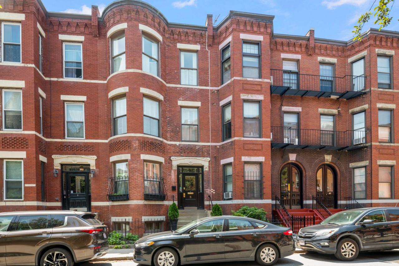 Brownstone Townhouse in Fenway - B&B
