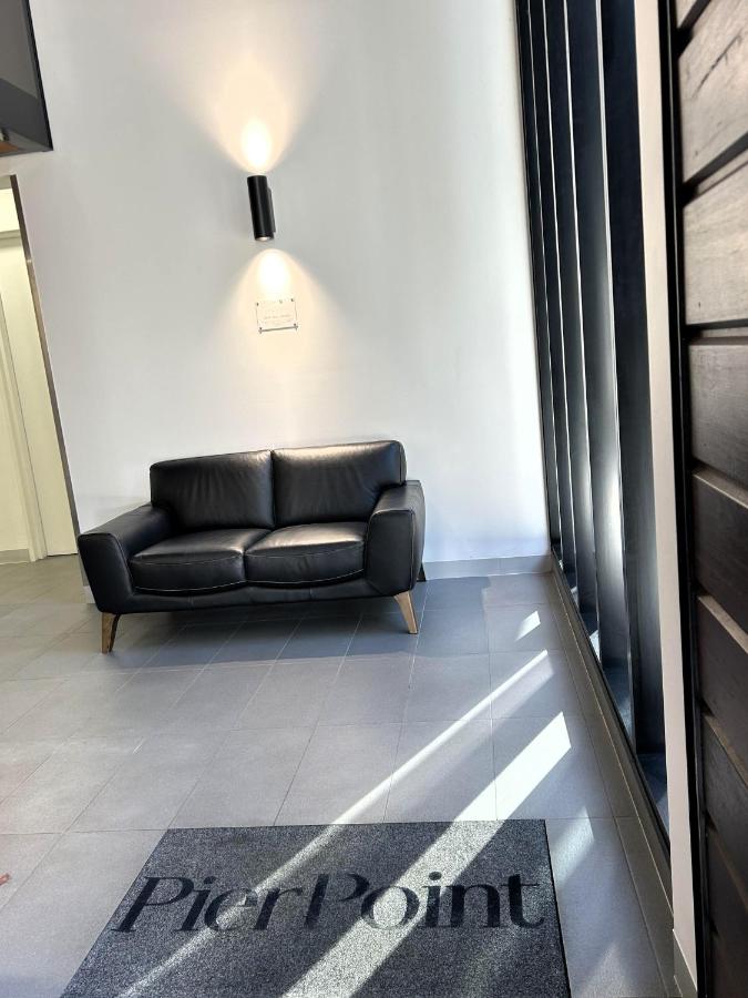 PIER POINT 3 Bedroom Apartment with Bay Views on the Geelong Waterfront - 801 - Chambres d'hôtes Geelong