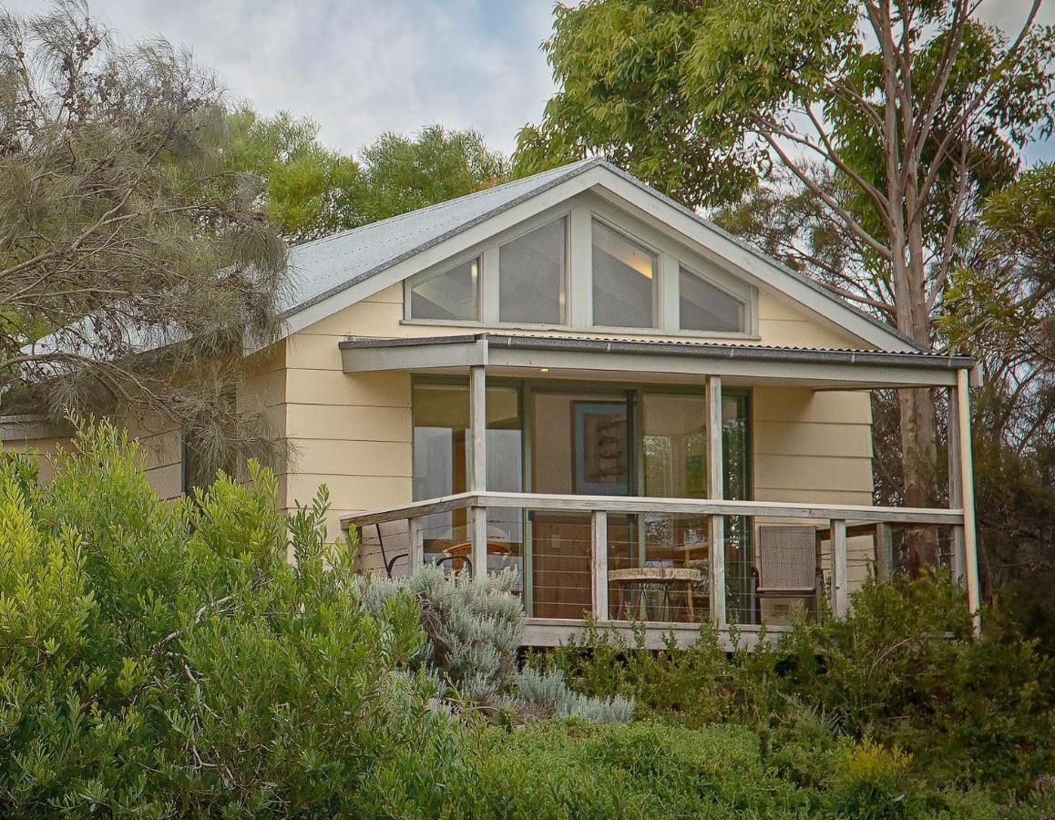 Clayton Bay Riverside Holiday Park - B&B