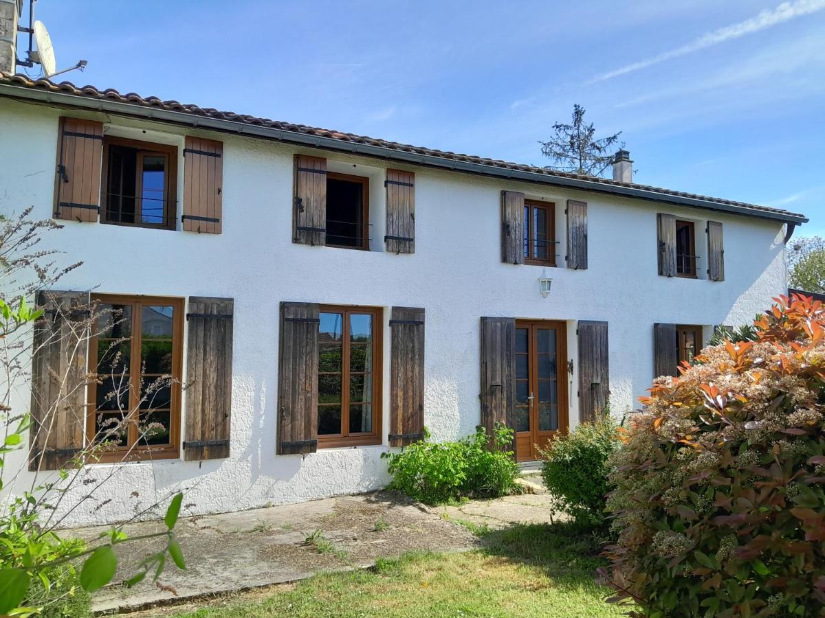 Family home with pool in Clion, France - B&B Clion