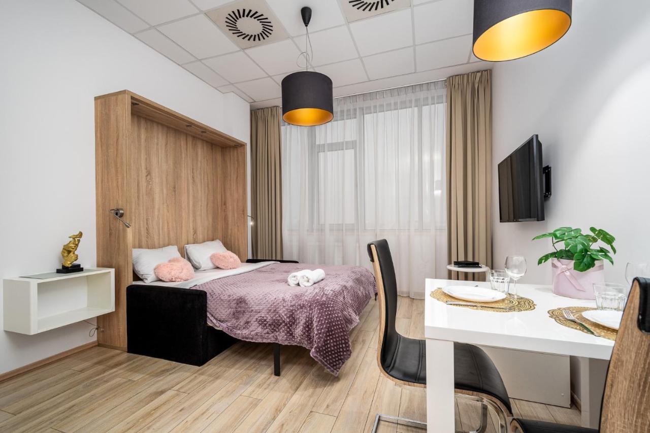 Classic One-Bedroom Apartment with King Bed