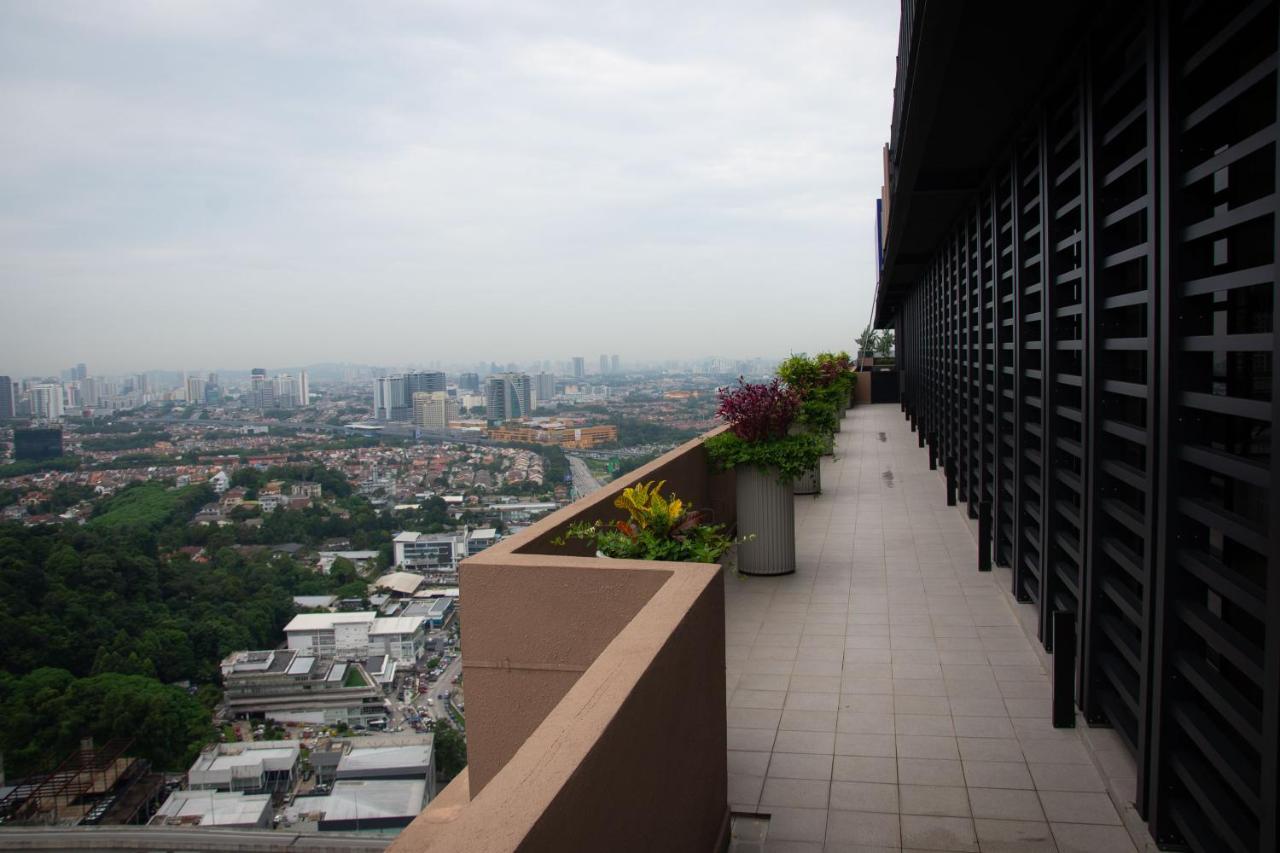 4 Mossaz studio with skypool at Empire City By Light House - B&B